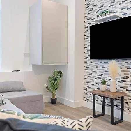Rose Suite Camden Town 3 Bedroom Sleeps 11-2