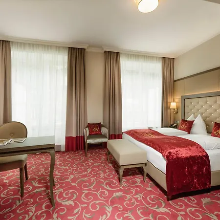 Hotel Norica - Thermenhotels Gastein mit dem Bademantel direkt in die Therme-2