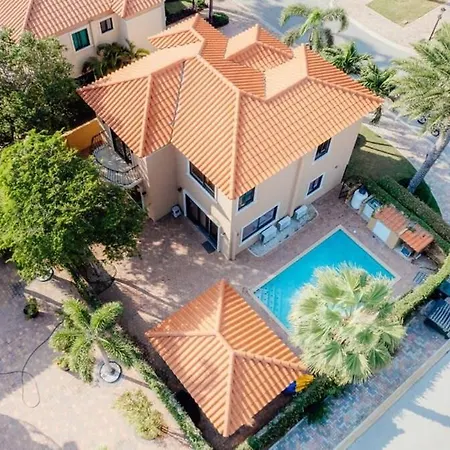Gold Coast Elegance With Private Pool-2