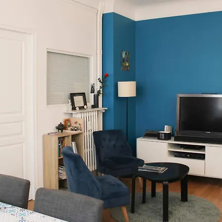 Spacious Family Nest Facing Square Des Epinette-2