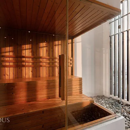 2-3 Bedroom Apartment In District 1 Free Pool Gym Sauna-3