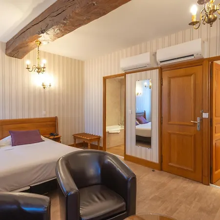 Logis Hotel De La Cloche-3
