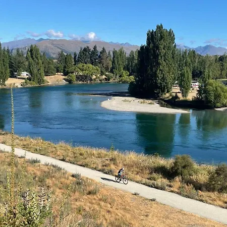 Wanaka Riverside Townhouse Retreat-3