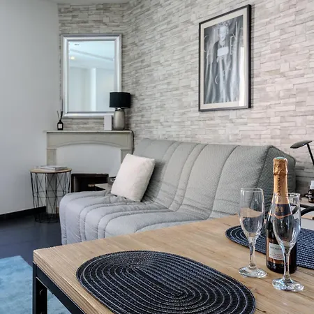 Les Suisses Apartment Zentral in der schönen Altstadt von Le Suquet 5 min zum Strand WLAN-2