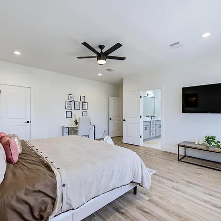 Exquisite House With Rooftop In Houston-3