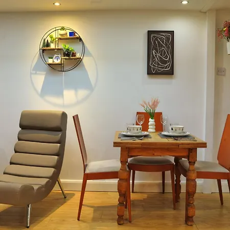 Top Floor Apartment In Islington-3