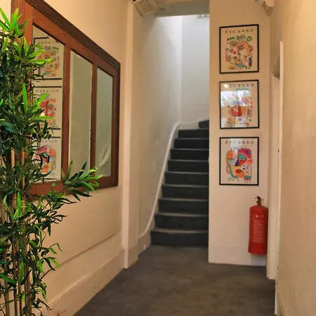 Top Floor Apartment In Islington-2