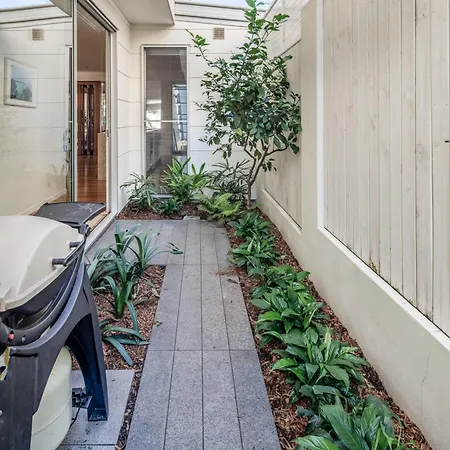 Headlands Hideaway - Pet Friendly Home At Moffs-2