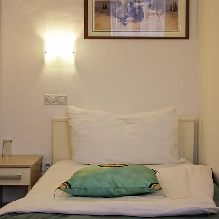 Garni Hotel Hamburg-2