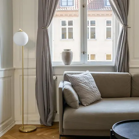 Large Apartment With Canal View In Central Cph City-2