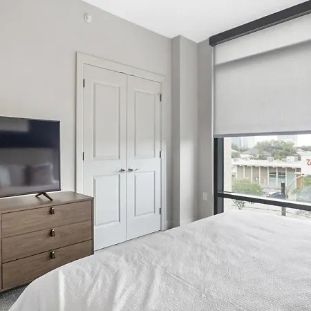 Landing Modern Apartment With Amazing Amenities-2