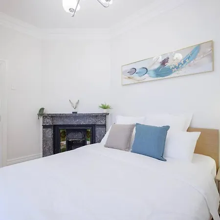 Cosy Federation Apartment Kirribilli 2 Bedroom #2-2