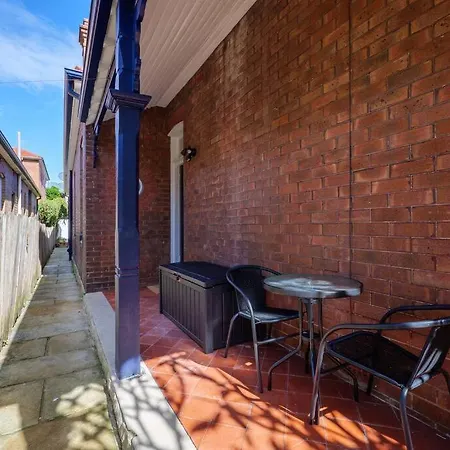 Cosy Federation Apartment Kirribilli 2 Bedroom #1-2