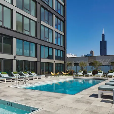 W Loop Studio W Gym Pool Coworking Nr Uic Chi-435-2