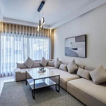 Your Home Away From Home 2 Bed Flat With Parking-2