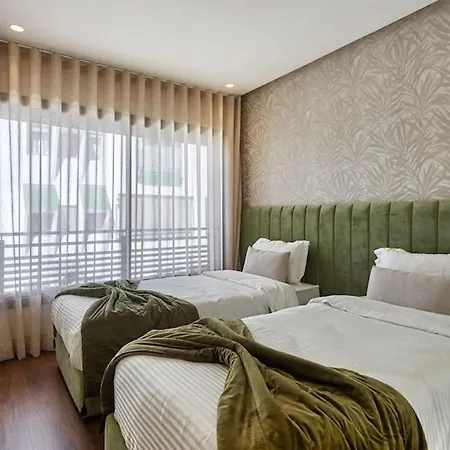 Your Home Away From Home 2 Bed Flat With Parking-3