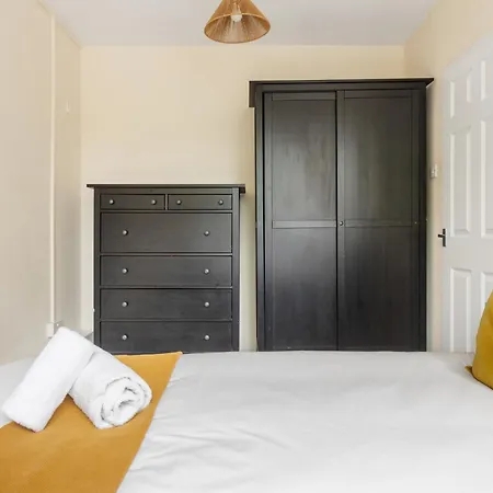Parea Living - Cosy Flat With Skyline Views Beside Canary Wharf-2