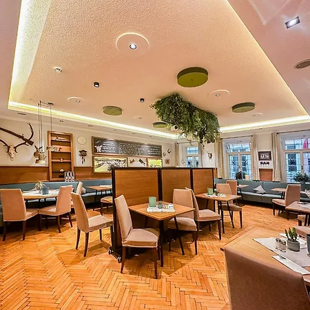 Hotel Elefant Family Business-2