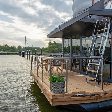 Hausboot Seeadler Stralsund-3