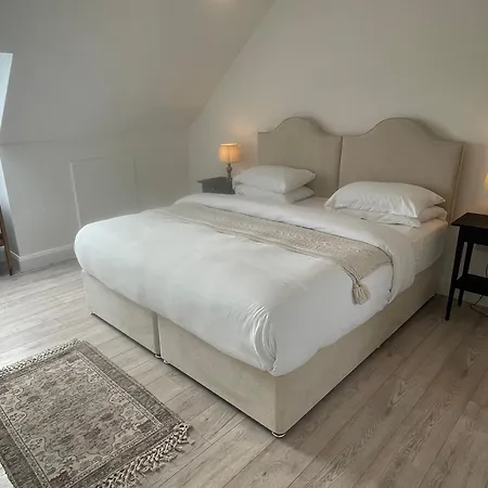 Two Bedroom Deluxe Sea View Guest Suite-2