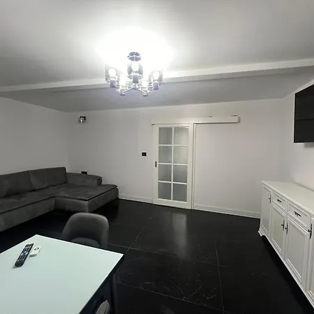 Apartament Cu Gradina Central-3