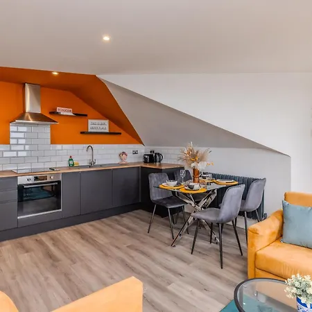 Free Parking Sea View Brighton Beach Two Bedroom Apartment-3