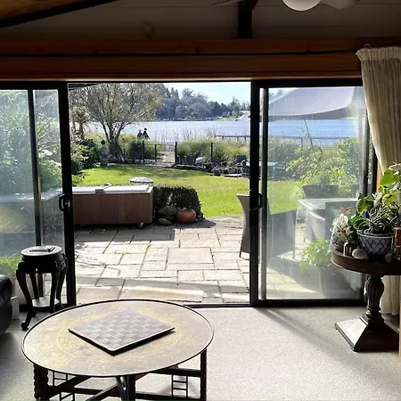 Lakeside Retreat-2