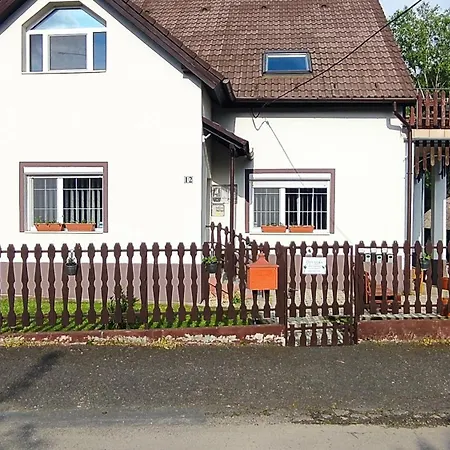 Gyoengyike Apartmanhaz Vonyarcvashegy-2