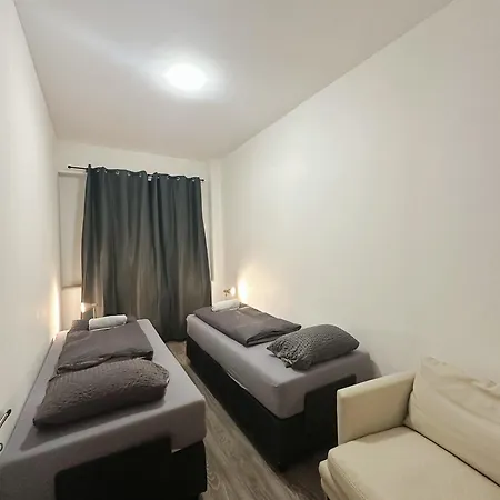 2Schlafenzimmer 5Betten Montuerwhonung-3