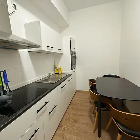 2Schlafenzimmer 5Betten Montuerwhonung-2