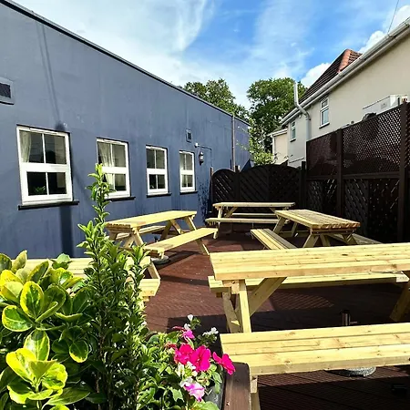 The Prince Albert Pub & Hotel With Onsite Free Parking 2 Minutes From Legoland-2