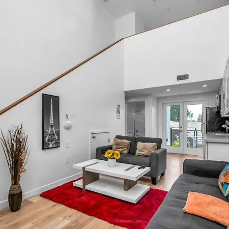 Modern 1-Bedroom Loft In Hollywood With Parking, Wifi & Hollywood Sign View-2