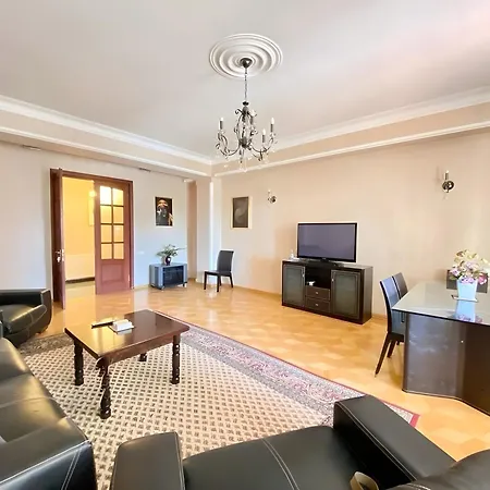 King-Size Apartment In The Heart Of Tbilisi-3