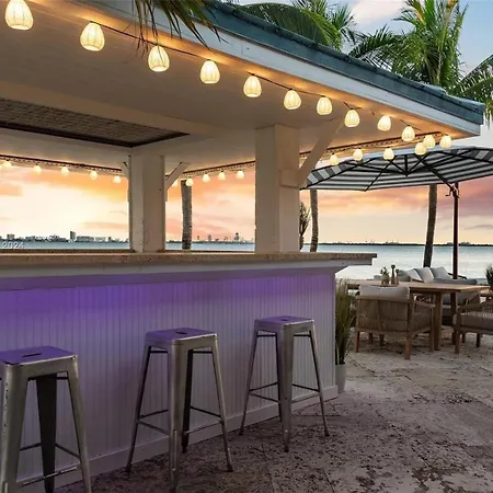 Villa Hashmi Luxury 5Bd & 5Ba Retreat On North Bay Island-2