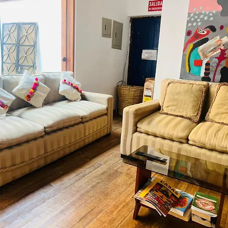 Flying Dog Hostel Cusco-3