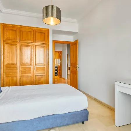 Spacious 2 Bed Flat With City Views And Free Parking-2