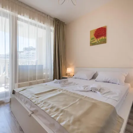 Blue Lagoon Seafront Apartments By Linas Bnb-3