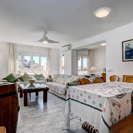 Quality Apartment Sleeps 8 Airconditioned Underground Parking Ultra Fast Wifi-3