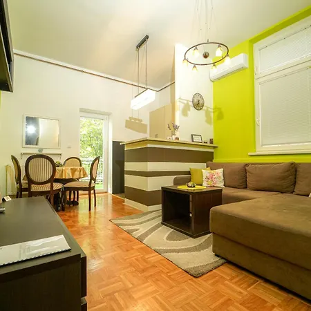 1Bdr In Heart Of City Center-3