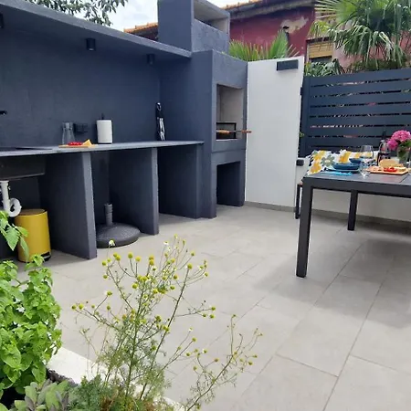 Private Fenced Garden With Bbq Area Minutes From The Beach - Urban Secret Kantrida-2