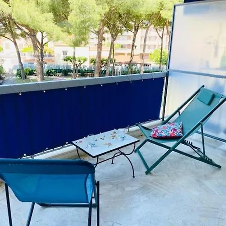Les Nereides Bord De Mer Calme Lumineux Parking-2