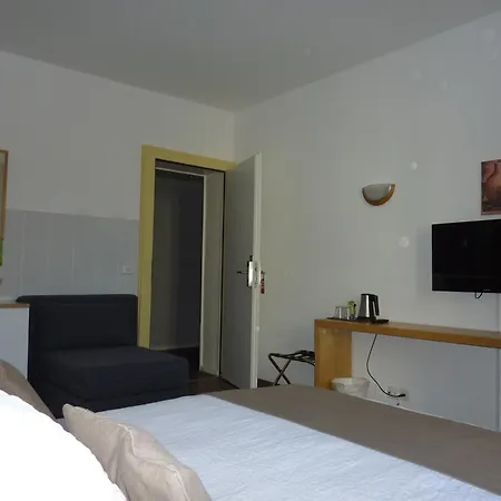 Hotel Du Marche-2