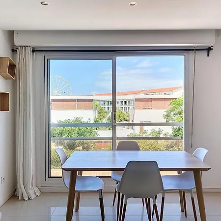 Appartement Tout Equipe Avec Terrasse A Cote Des Plages-3