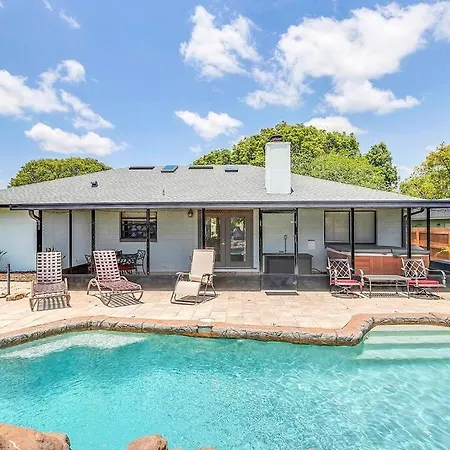 Tranquil Oasis 4Br Pool Home-3