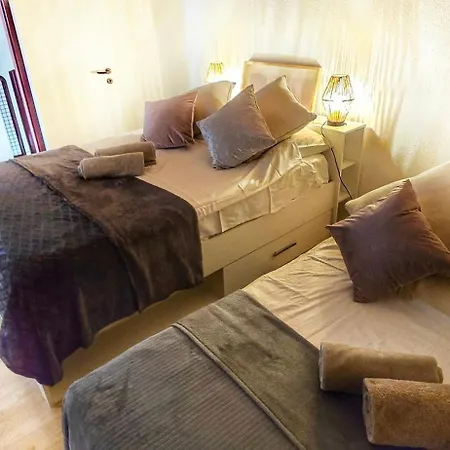Maison Avec 2 Espaces Separes Sur 2 Niveaux Distincts, Montreux,Festivals,Chateaux De Chillon,Freddiemercury,Casino,Lac Leman Plages,Montagne, Pour Voyageurs Souhaitant Partager Une Maison Familiale Et Economique, 15 Minutes A Pied Du Centre En Desce-2