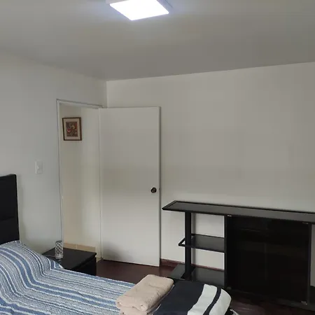 Apartamento Cerca Del Boulevard De Sabana Grande Y Zona Comercial-2