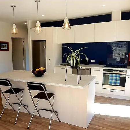 Family Holiday Home- Lake Hawea Haven-3