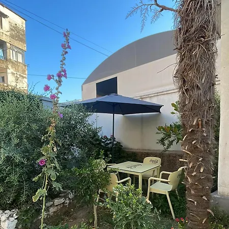 Las Palmas Guesthouse-3