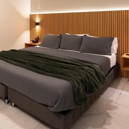 Posh Polanco Stay Tvs And Desks In Each Room-2