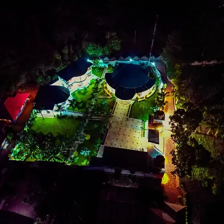 Hellen'S Riverside Villas-3